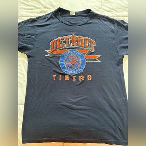 Used- Detroit Tigers Graphic Tee Large Short Sleeve